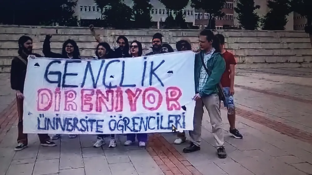 Samsun Üniversite Öğrencileri; İktidar her geçen gün sermayedarları, katilleri ve çevresindeki bir avuç kan emiciyi beslemekte.