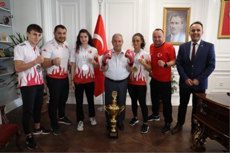 İLKADIM KİCK BOKSCULARI ORDU ŞAMPİYONASI’NDAN 14 MADALYA İLE DÖNDÜ